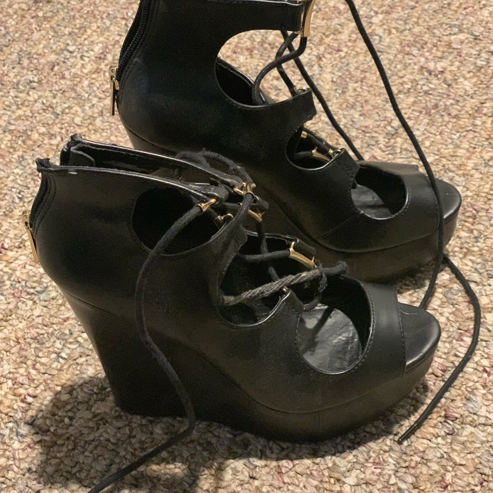 Heels - Picture 2 of 4
